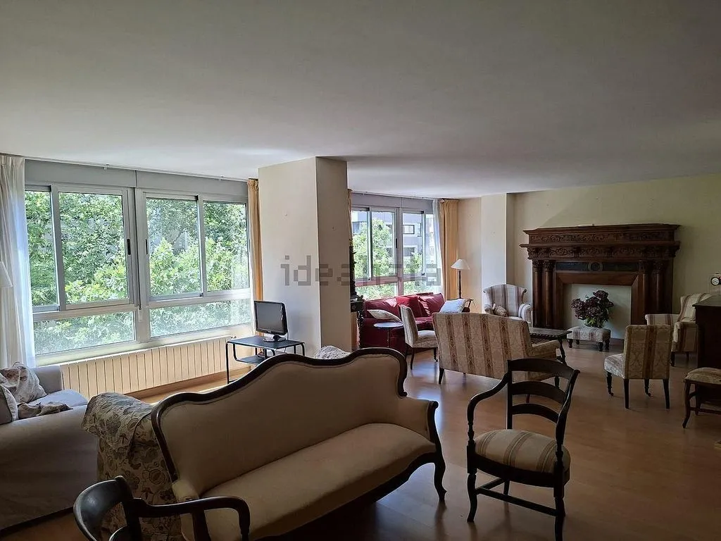 Living Room - Furnished Flat with Garage in Exposició, Valencia
