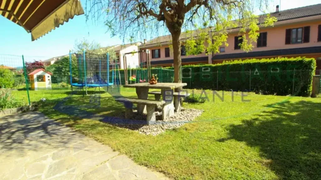 Aed - Terraced Villa with Private Garden in Angera
