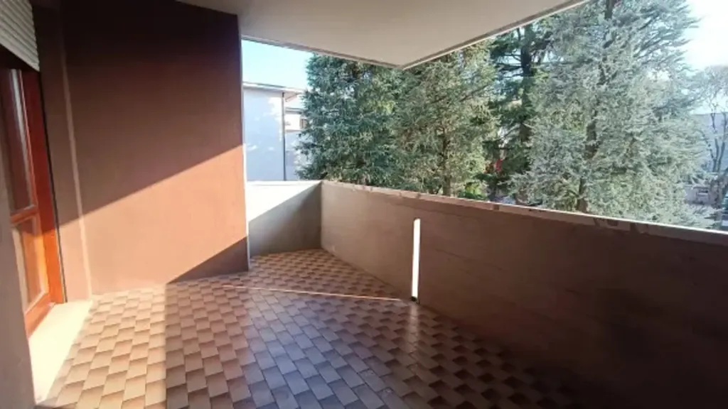 Balcony - Rustic-Style Apartment with Balcony in Vignola