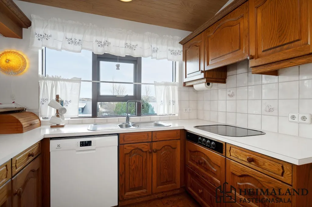 Cucina - Two-Storey End House with Garden in Reykjavik