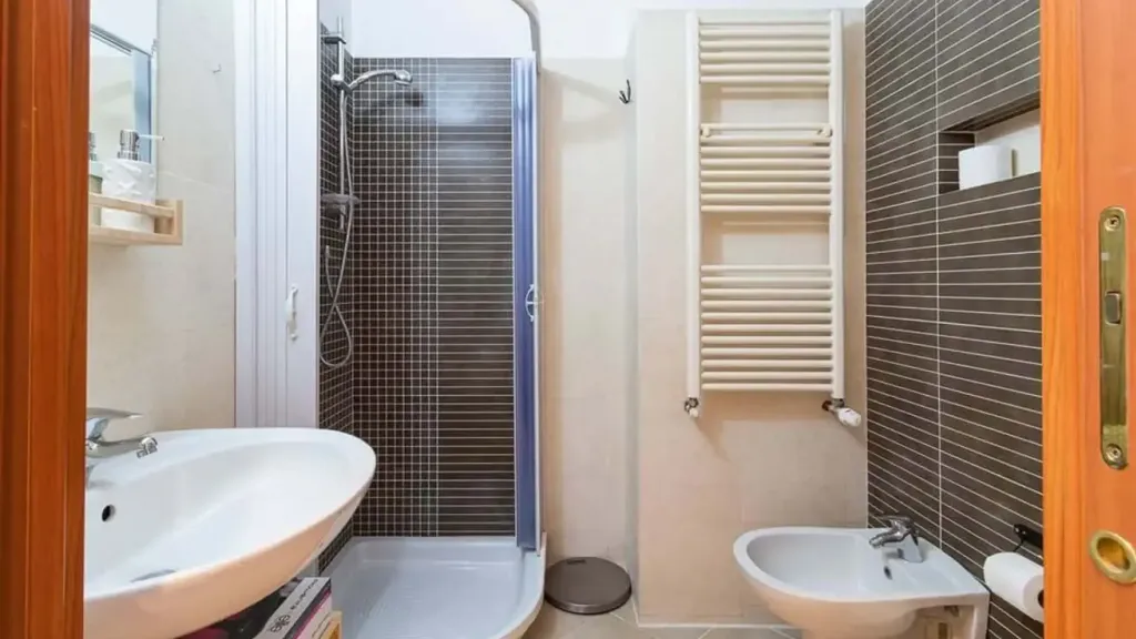 Salles de bain - Room for Rent with Central Milan Location