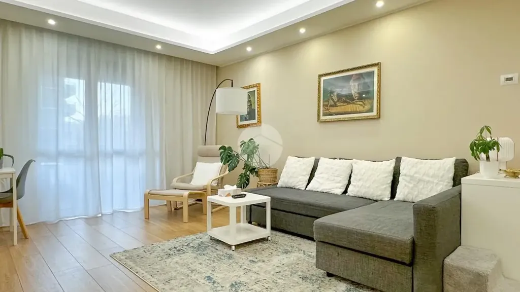 Séjour - Trilocale with Private Garden in Parma