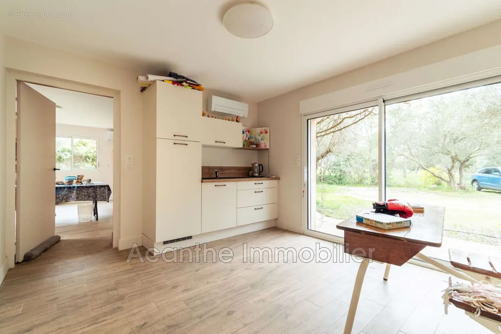 Cuisine - Maison avec Piscine et Vue sur Château à Saint-Mathieu-De-Treviers