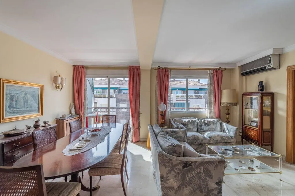 Elutuba - Luxury Flat with Balcony in Gran Capitán, Granada