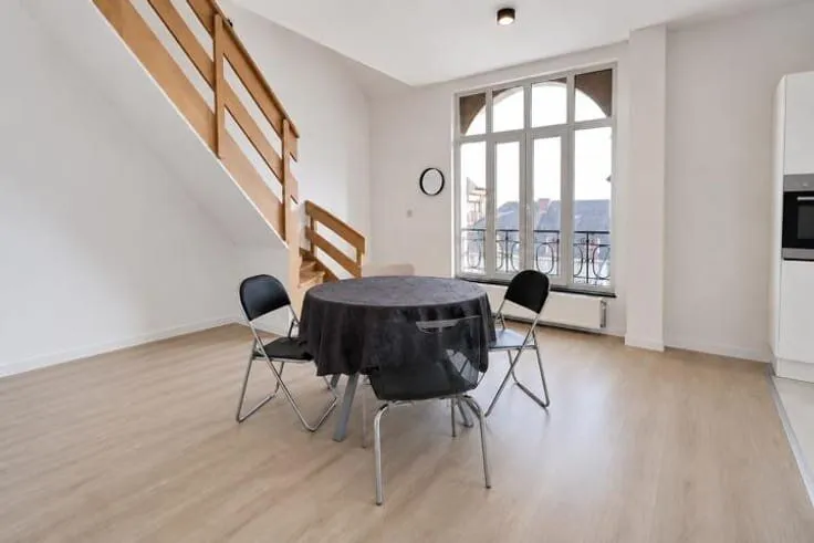 Söögituba - Apartment with City Views in Charleroi