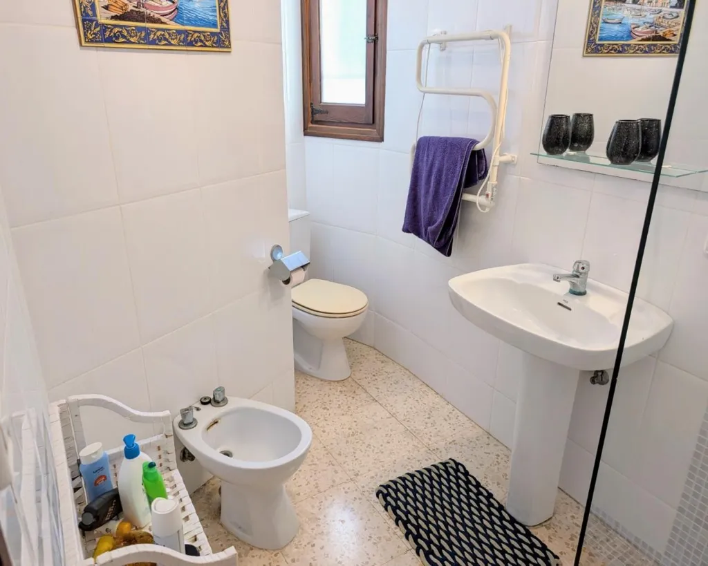 Bathrooms - Traditional Villa with Sea View in Benimeit, Moraira