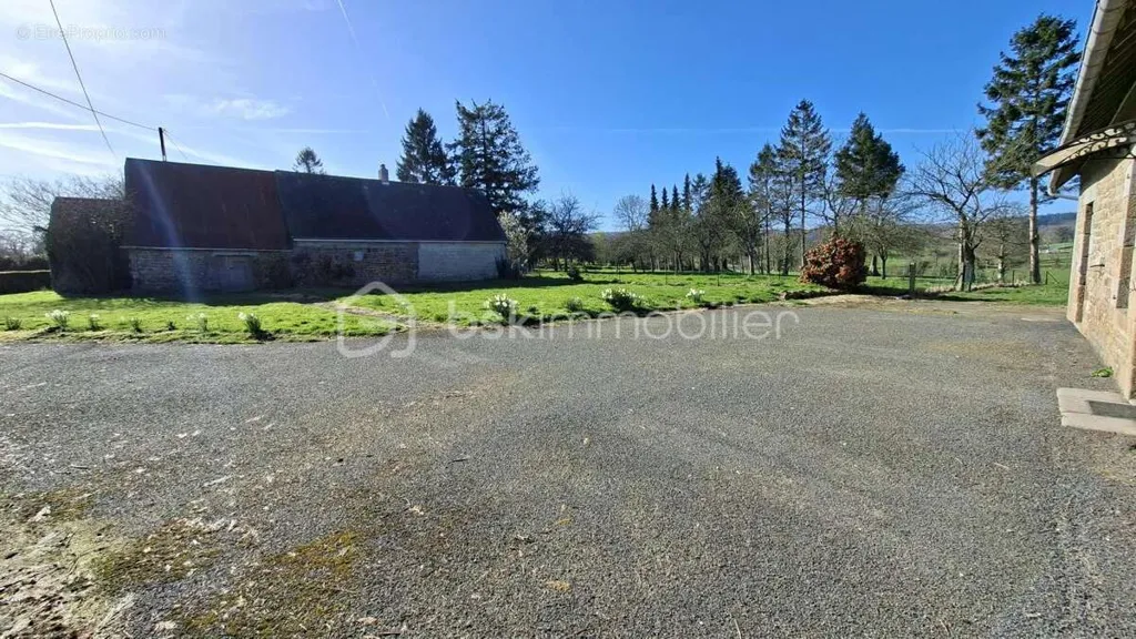 Extérieur - Longère en Pierre avec Garage entre Saint-Sever et Vire