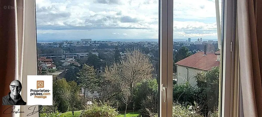 Pièces - Villa avec Vue sur Lyon et Terrain Constructible à Saint-Cyr