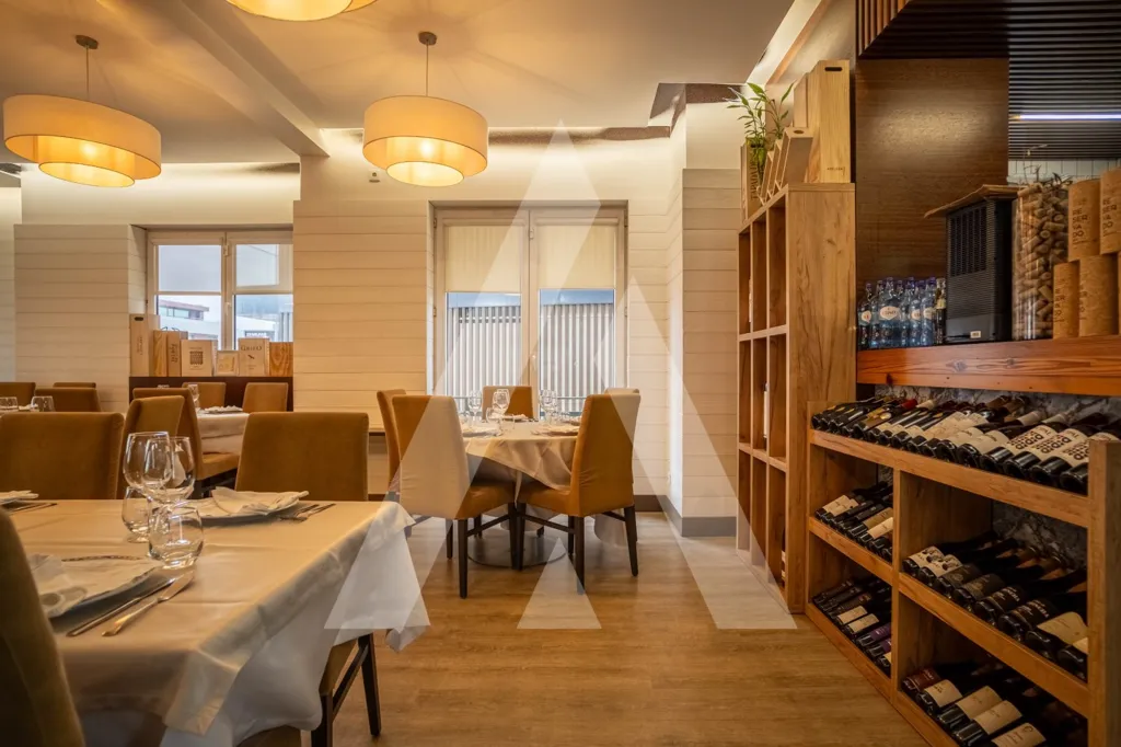 Söögituba - Established Restaurant with Sea View in Costa Nova