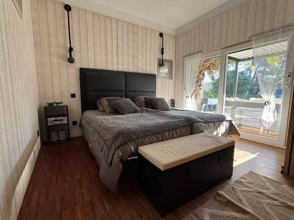 Chambres - Maison d'Architecte avec Piscine à Salleboeuf