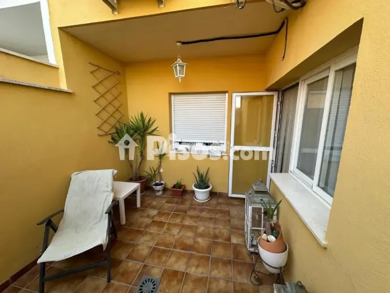 Terrace - Twin-Storey House with Private Garage in Mengíbar