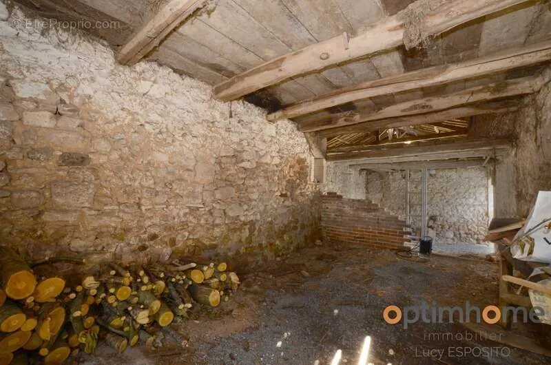 Pièces - Ferme Rénovée avec Grand Jardin à Cherves-Châtelars