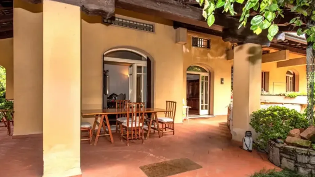 Terrasse - Luxury Villa with Pool in Cairate, Lombardy
