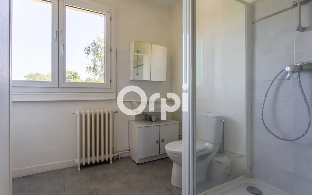 Salles de bain - Maison avec Jardin et Garage dans le Quartier des Fleurs à Antony