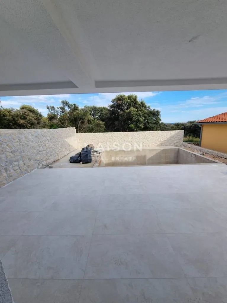 Terrass - Three-Bedroom Apartment with Private Pool in Kolan