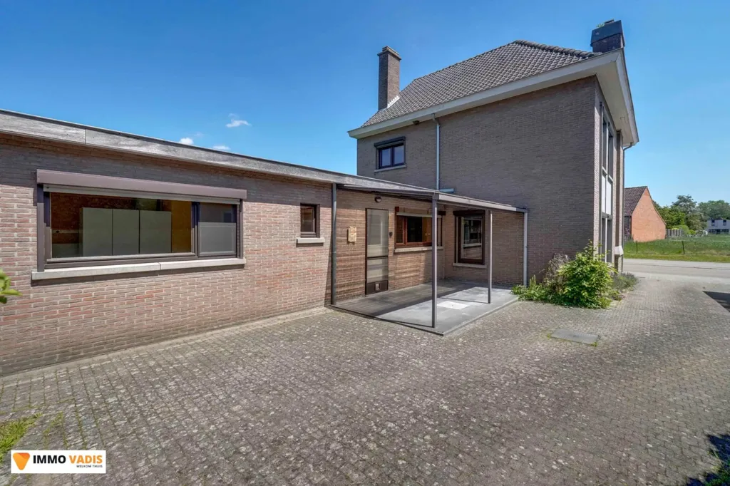 Exterior - 1966 House with Basement in Beverst