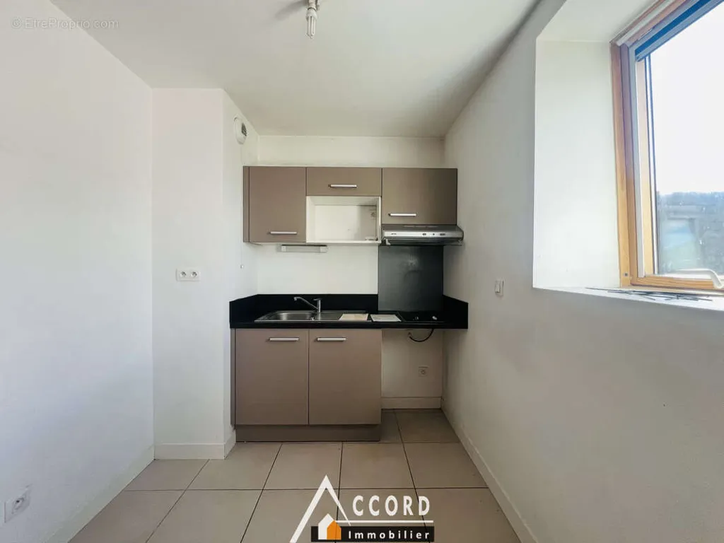 Cuisine - Studio avec Parking dans le Quartier Recherche à Sartroville