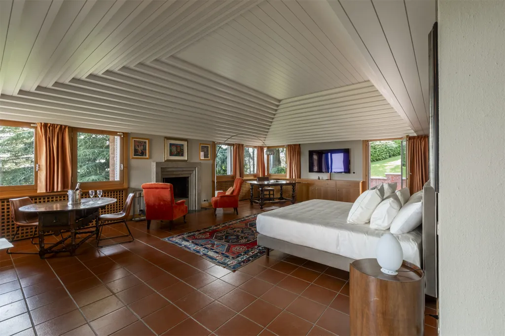 Bedrooms - Luxury Villa with Panoramic Views in Turin