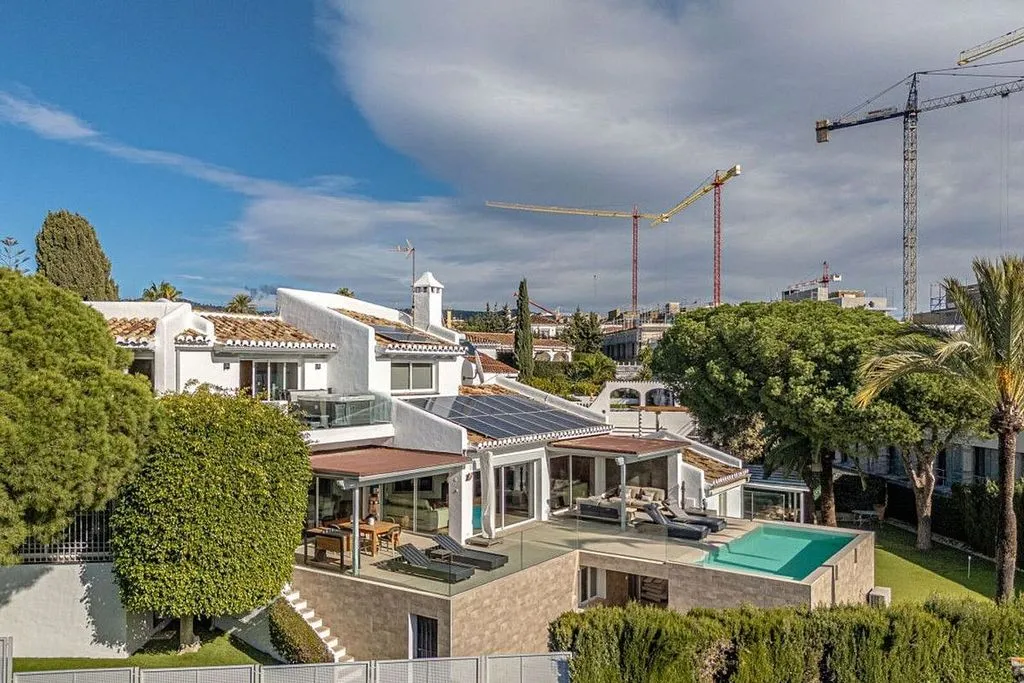 Vue aérienne - Traditional Chalet with Pool in Las Chapas, Marbella