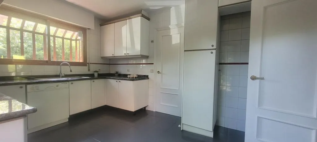 Cuisine - Luxury Semidetached House with Pool in Majadahonda