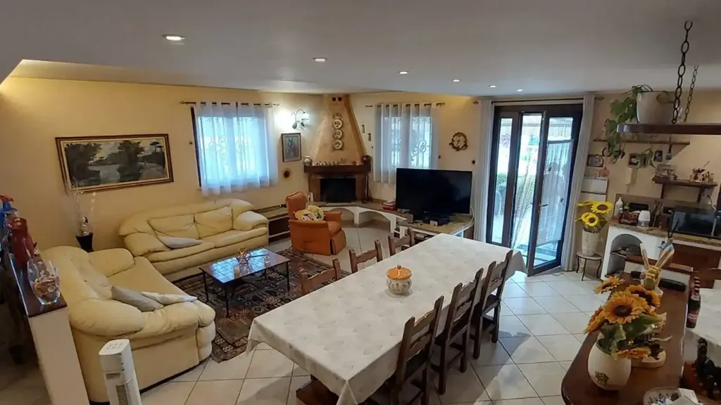 Salle à manger - Villa with Garden and Pool in San Benigno Canavese
