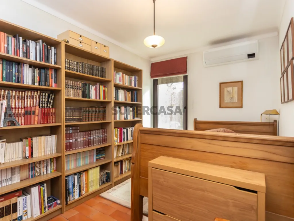 Bureau - Luxury Villa with Garden in Sesimbra
