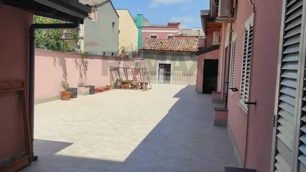 Aed - Independent House with Terrace in Paterno'