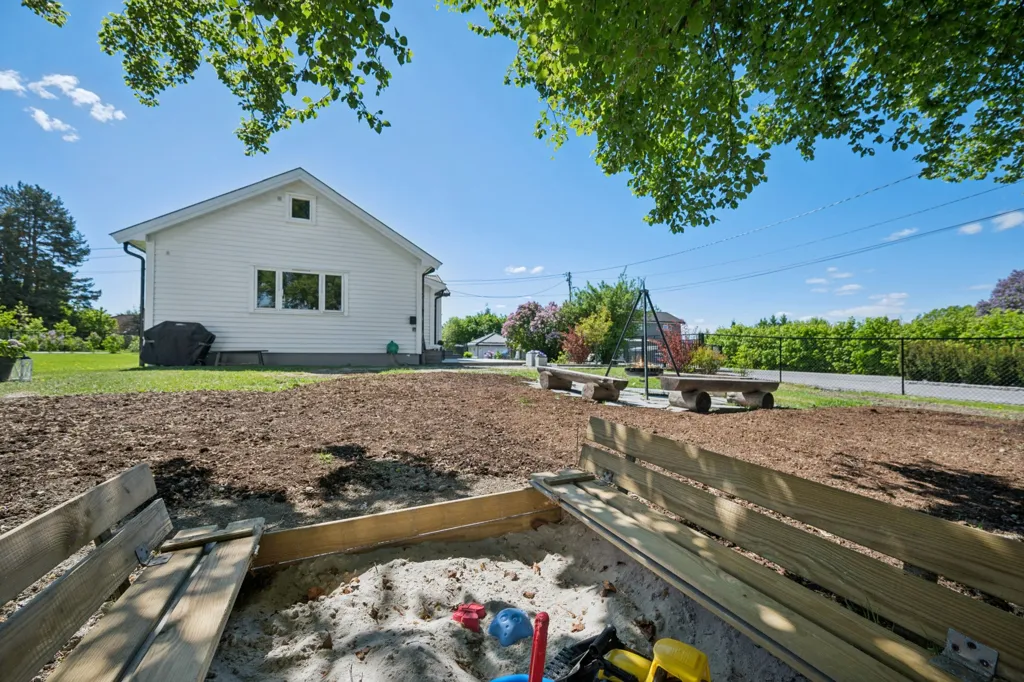 Jardin - Modern Bungalow with Garden in Spikkestad