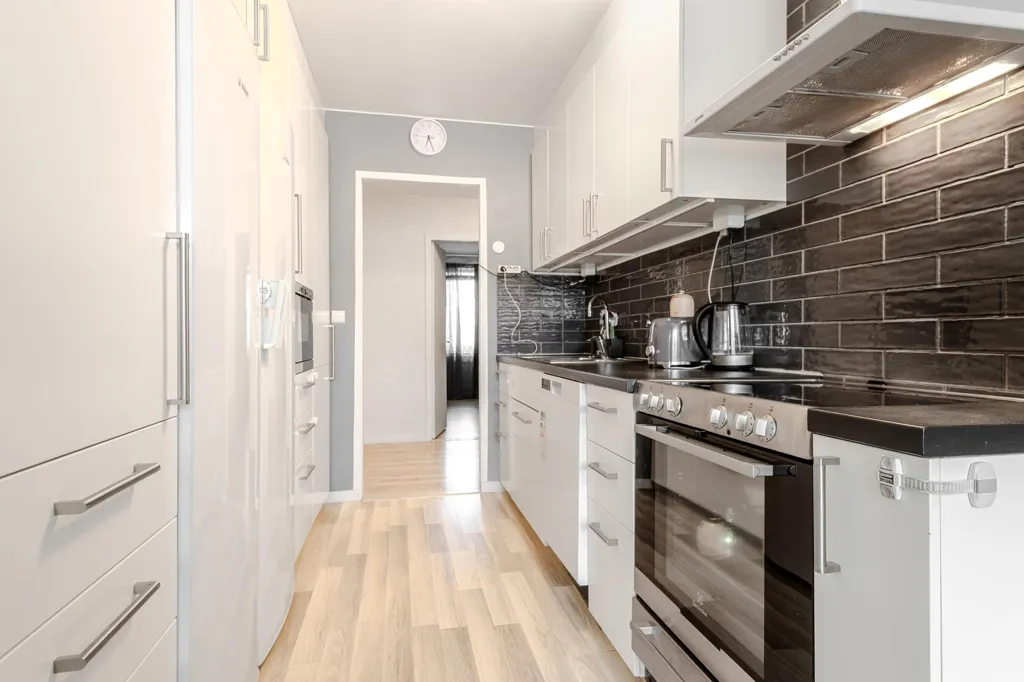 Cucina - Terraced House with Glazed Balcony in Central Location