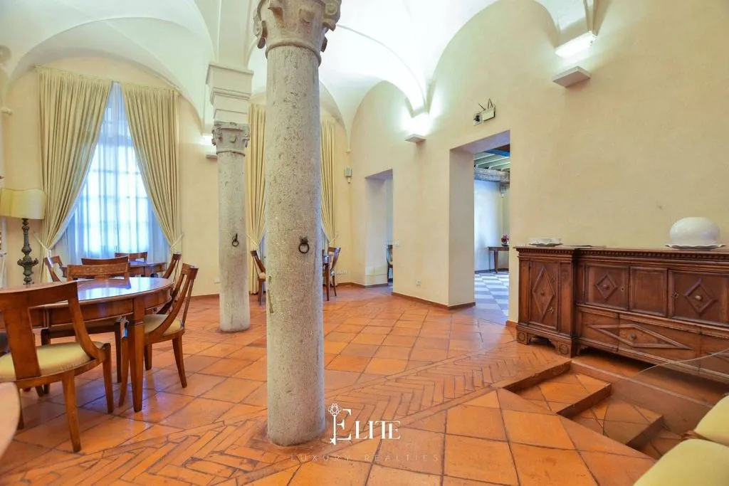 Söögituba - Historic Villa with Private Garden in Azzate