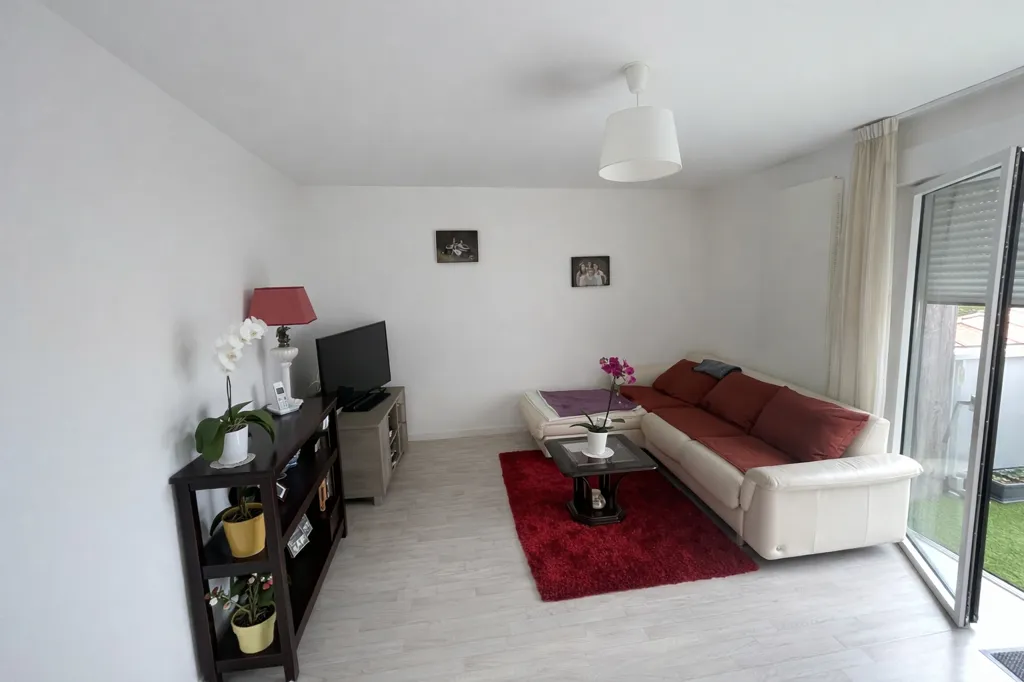 Soggiorno - 2-Bedroom Apartment with Terrace in Challans Centre