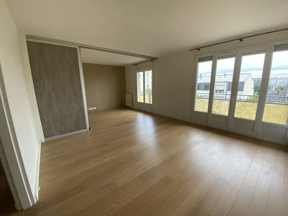 Stanze - 3-Bed Apartment with Balcony in Yvelines