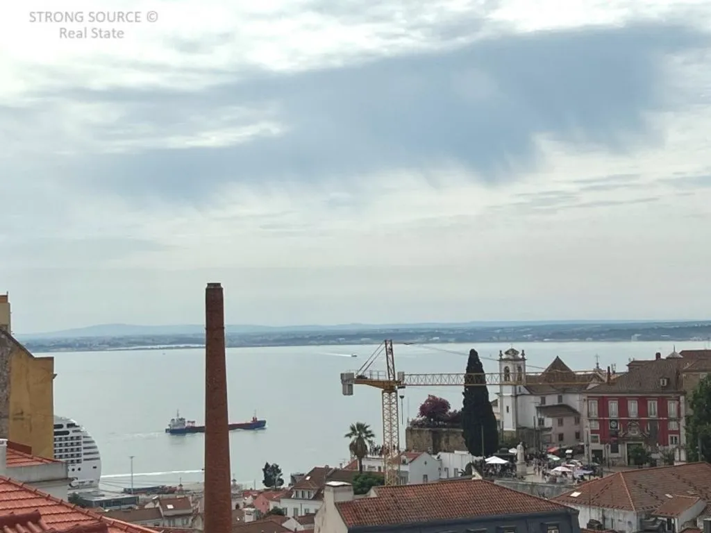 Terrass - Luxury Apartments with River View in Graca, Lisbon