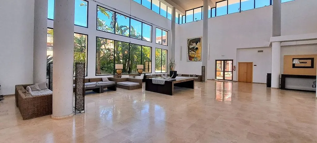 Soggiorno - 1-Bed Apartment with Pool on Avenida Del Decano