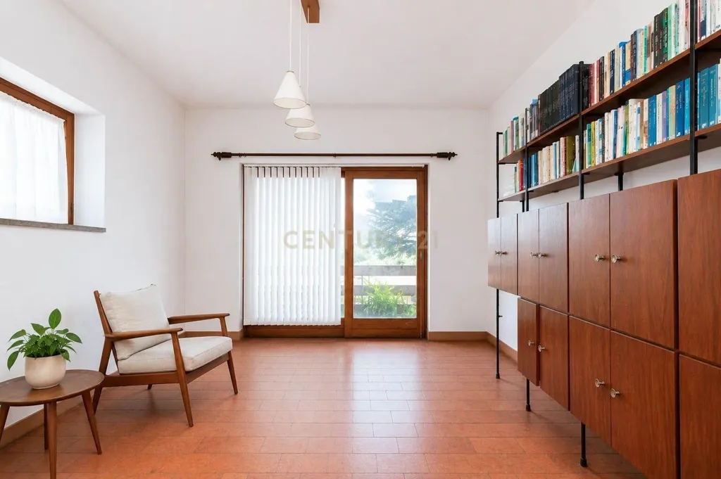 Kabinet - T6+1 House with Garden in Alfragide Norte