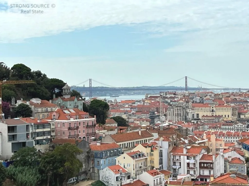Luxury Apartments with River View in Graca, Lisbon