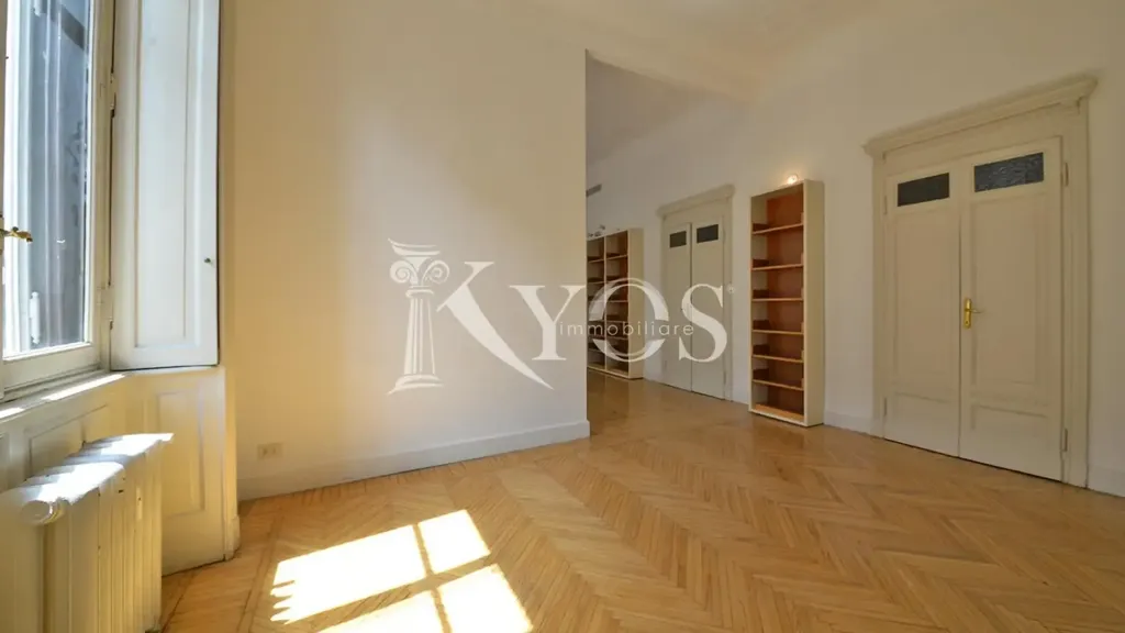 Elutuba - Historic Triplex with Balcony in Milan