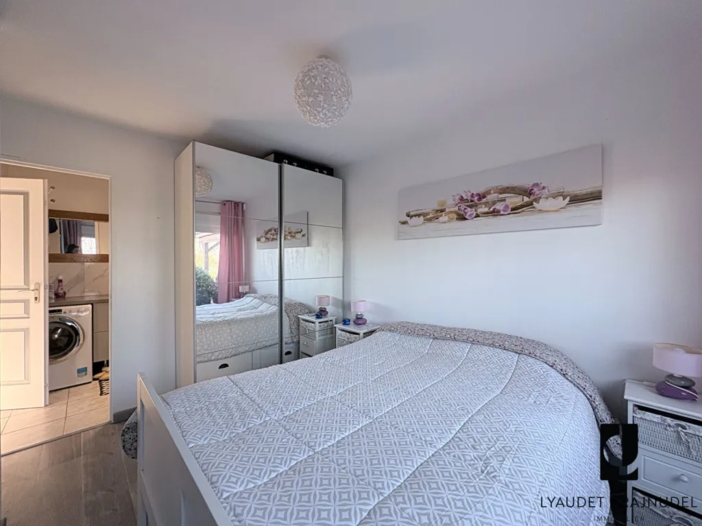 Chambres - Maison avec Jardin Paysagé et Piscine à Renaison