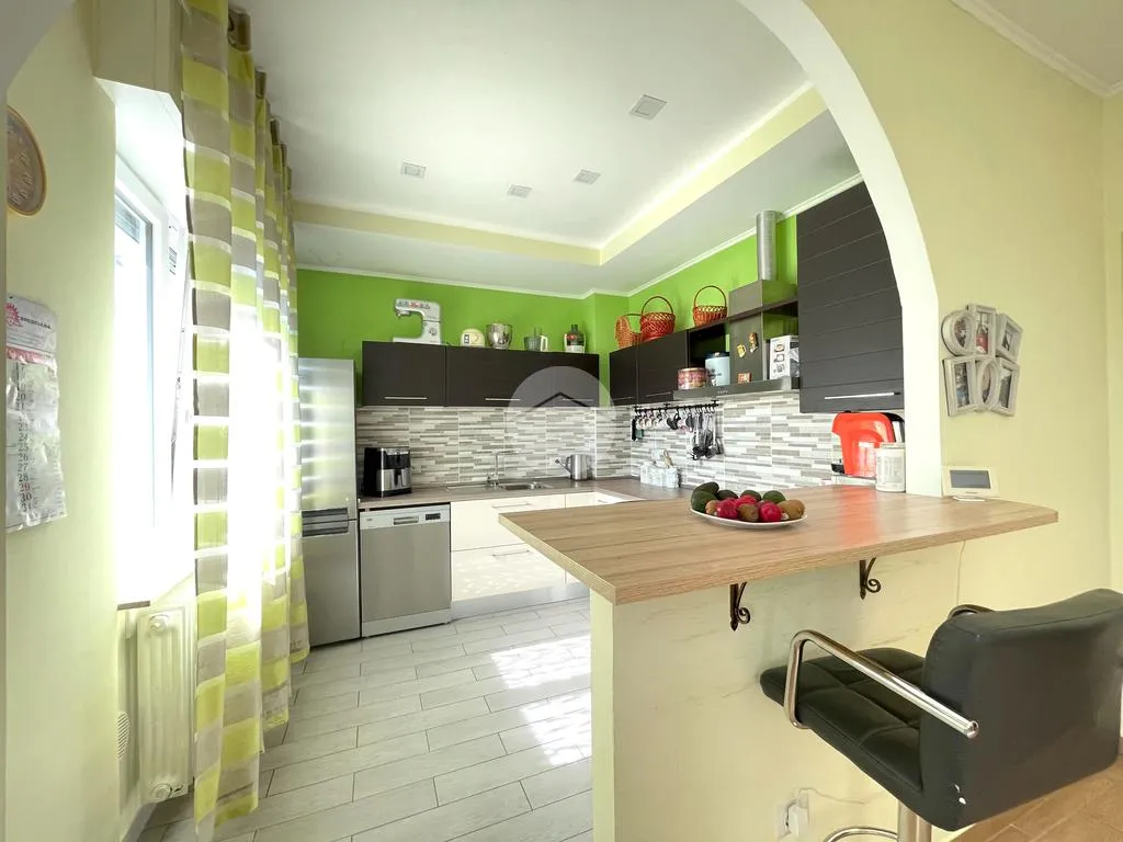 Cuisine - Renovated Apartment with Mountain View in Brescia