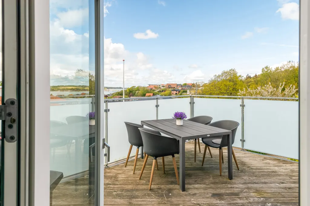 Terrazza - Fenced Villa with Garden in Lemvig