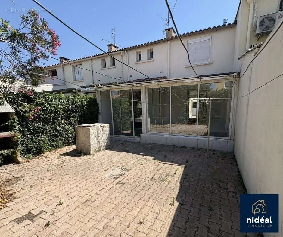 Aed - City House with Courtyards in Lunel