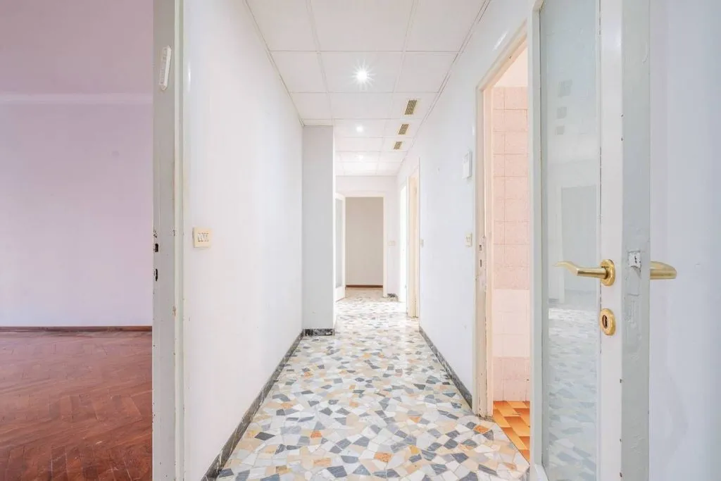 Hallway - Luxury Flat to be Restructured in Milan