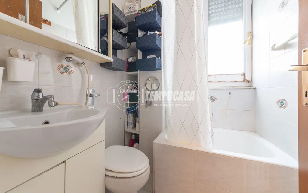 Vannitoad - Two-Bedroom Flat with Balcony in Milan