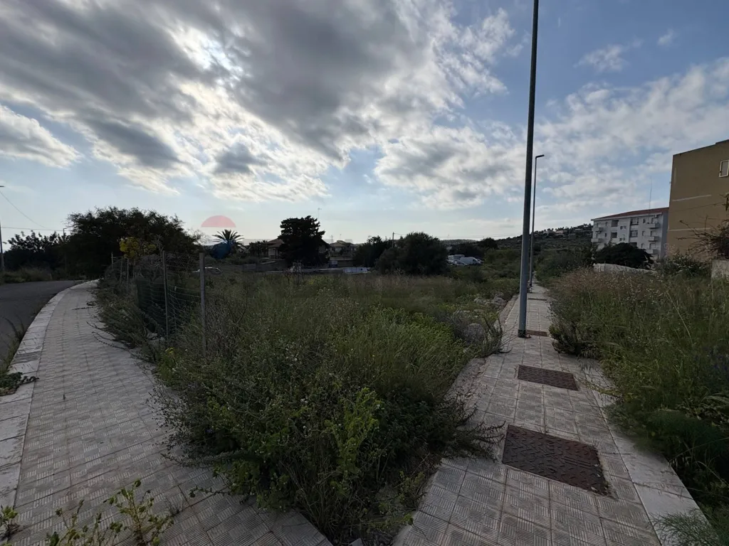 Giardino - Buildable Land with Urban Amenities in Ispica