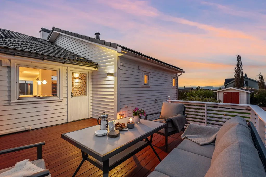 Terrasse - Family Home with Corner Plot in Tasta/Vardeneset