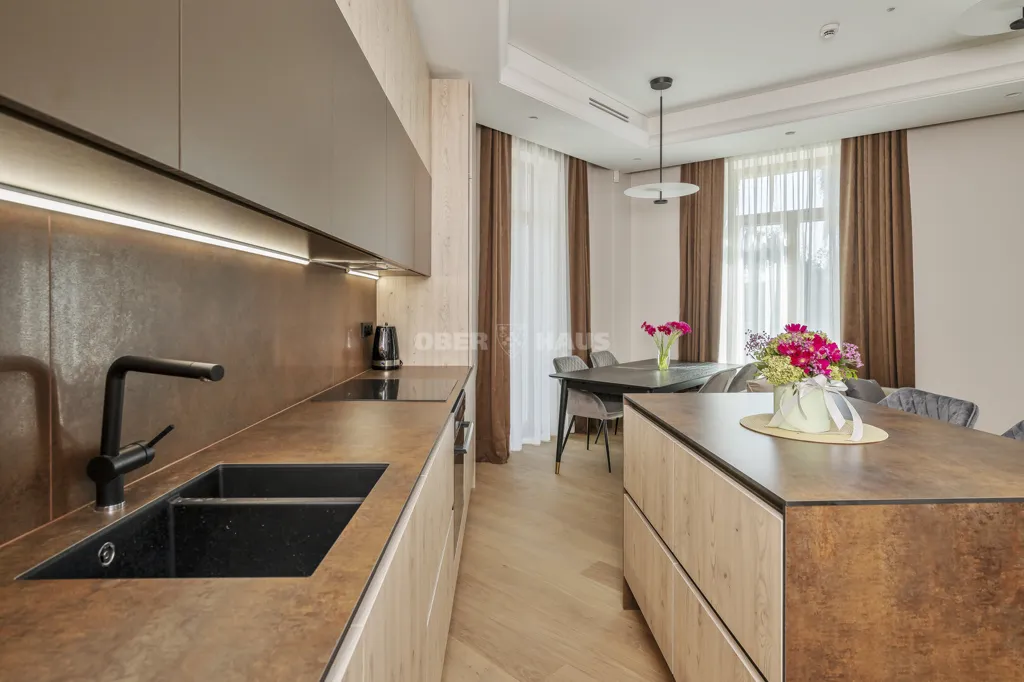 Cuisine - 3-Bedroom Apartment with Park View in Vilnius