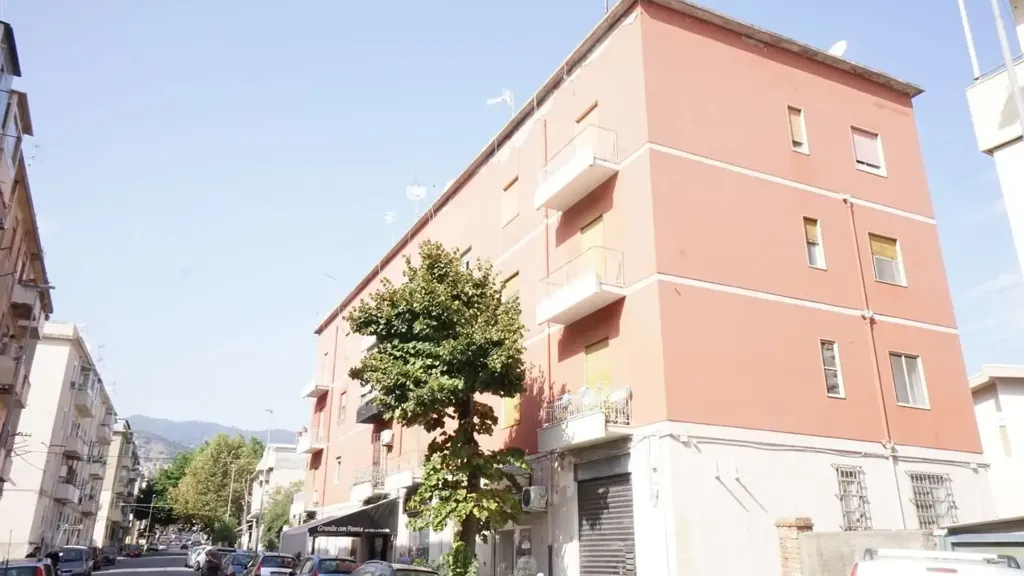 Välivaade - 2-Bedroom Apartment with Balcony in Messina