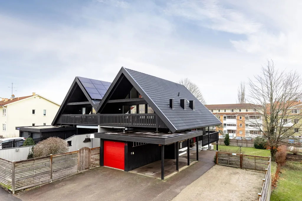 Exterior - Architectural Villa with Rental Unit in Väster