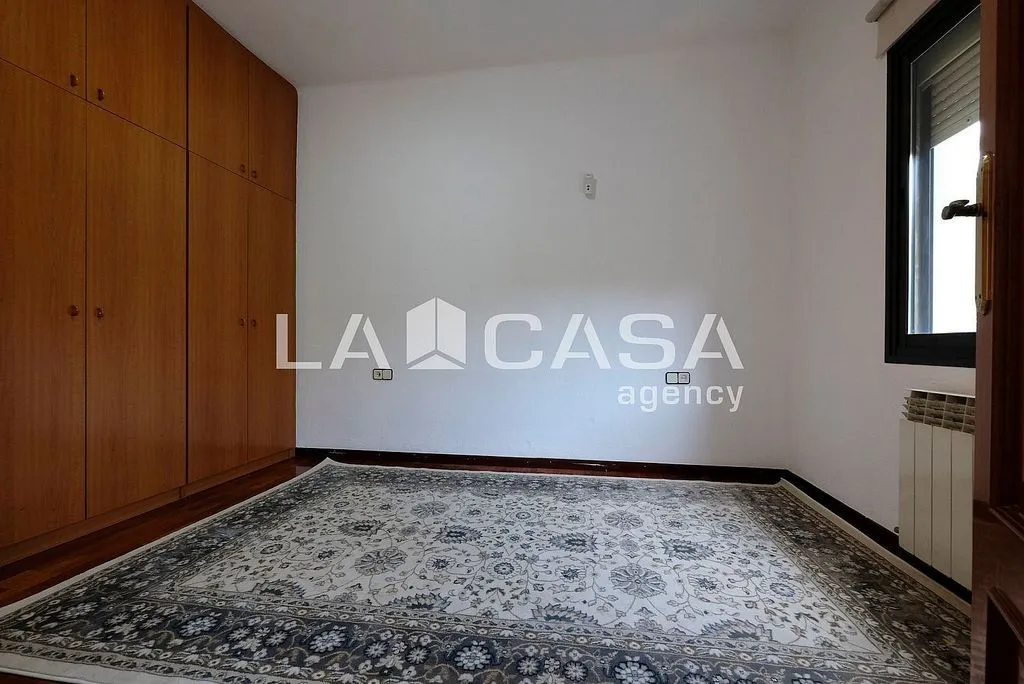 Magamistoad - East-West Oriented Flat near Passeig Maragall