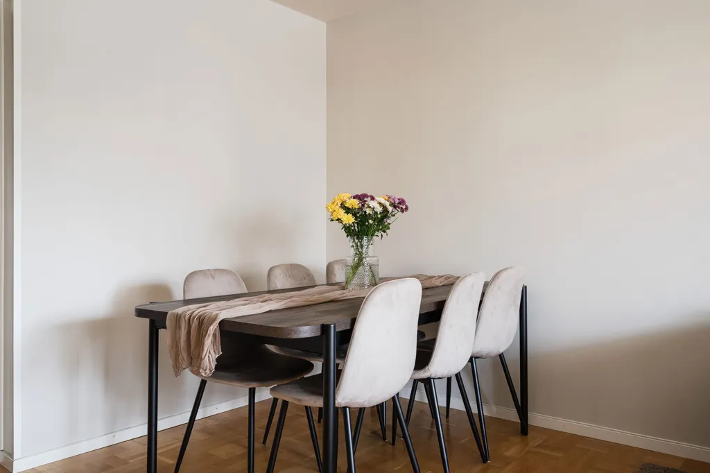Sala da pranzo - Apartment with South-Facing Balcony in Söder